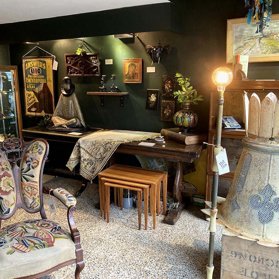 Interior design with antiques