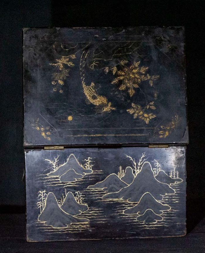 Chinese Black lacquer box