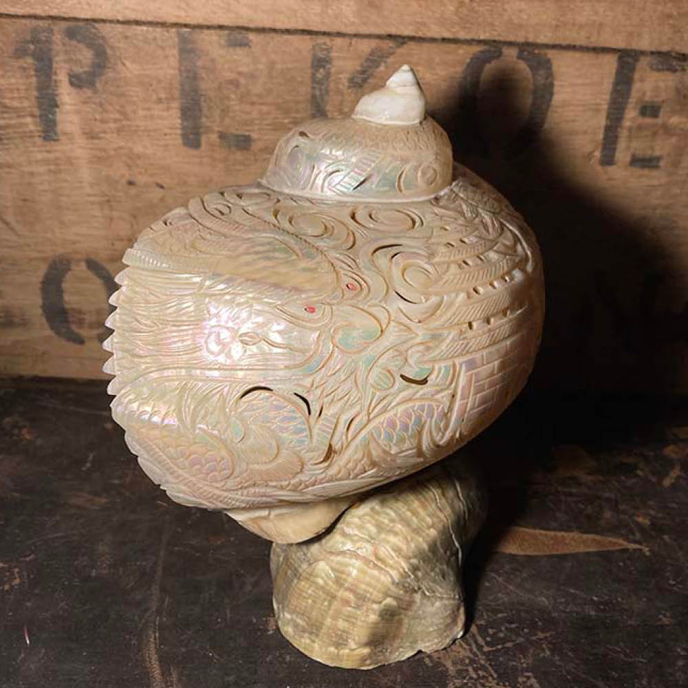 Carved_Mother_of_Pearl_shell_square