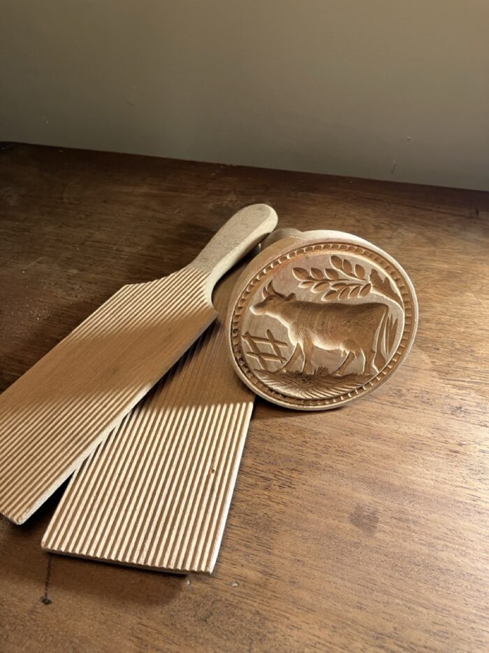 Antique hand-carved butter stamp and pats - Image 5
