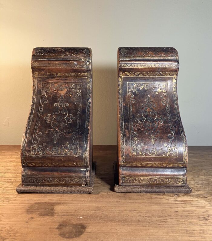 Antique leather tooled bookends - Image 4